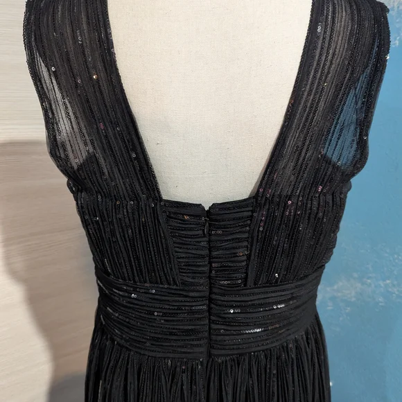 Halston Elegant Black Evening Dress - Picture 8 of 14